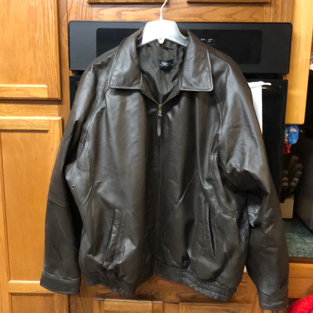 Genuine leather Burk’s Bay brown leather coat 4X. Excellent condition